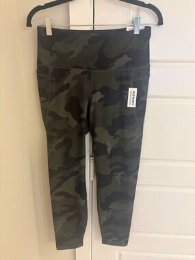 Old Navy Women’s Powersoft Camo Leggings - Olive Green